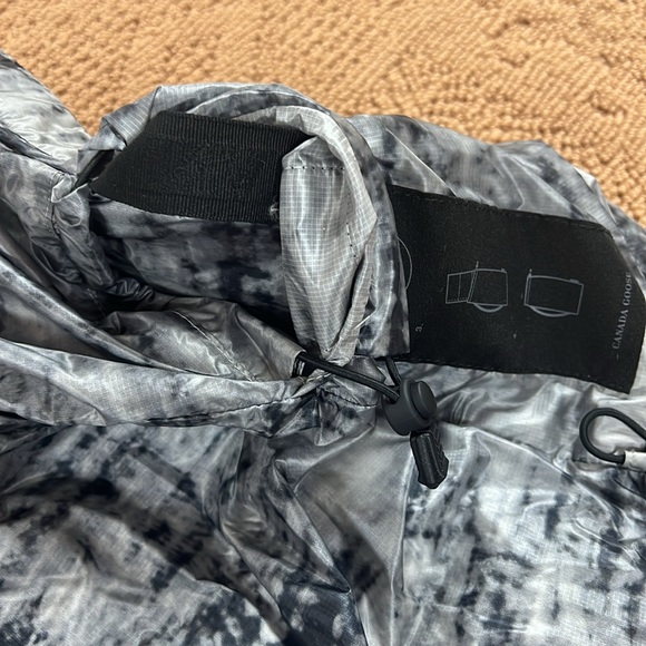 NWT CANADA GOOSE Cypress Vest Black Label Packable tie dye print size xs - Picture 16 of 16
